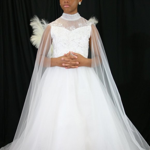 Mini Bride/Flower Girl Princess Ball Gown With attach cape
